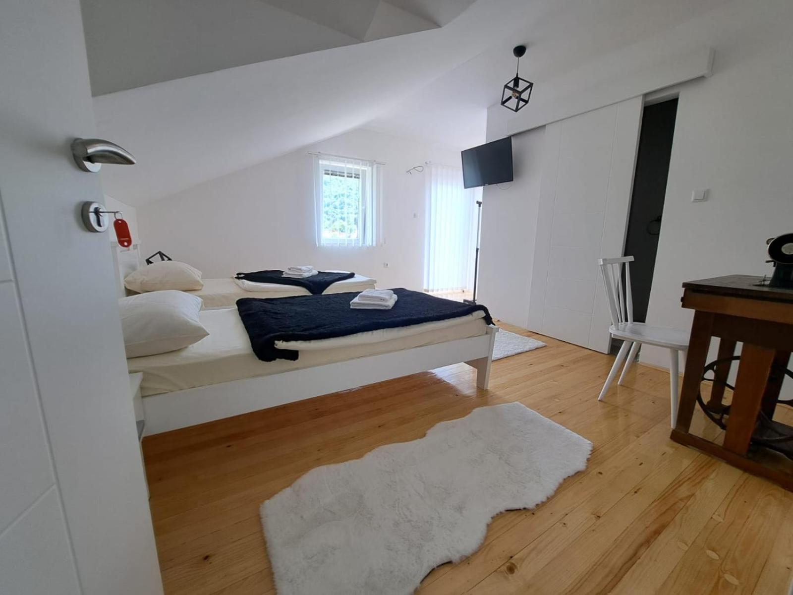 Sobe Zizi Panzió Jajca Kültér fotó